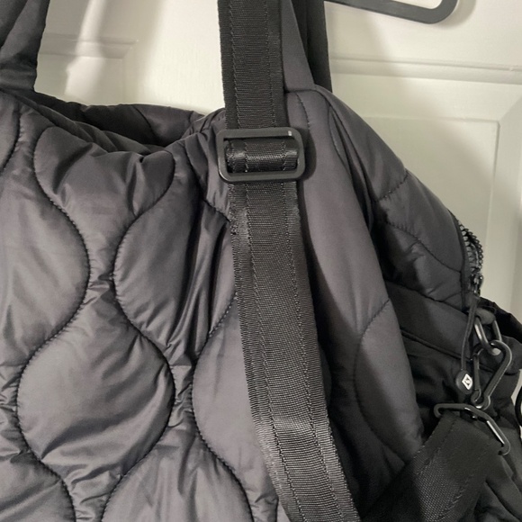 Vera Bradley Women’s Featherweight Travel Bag - Picture 14 of 15